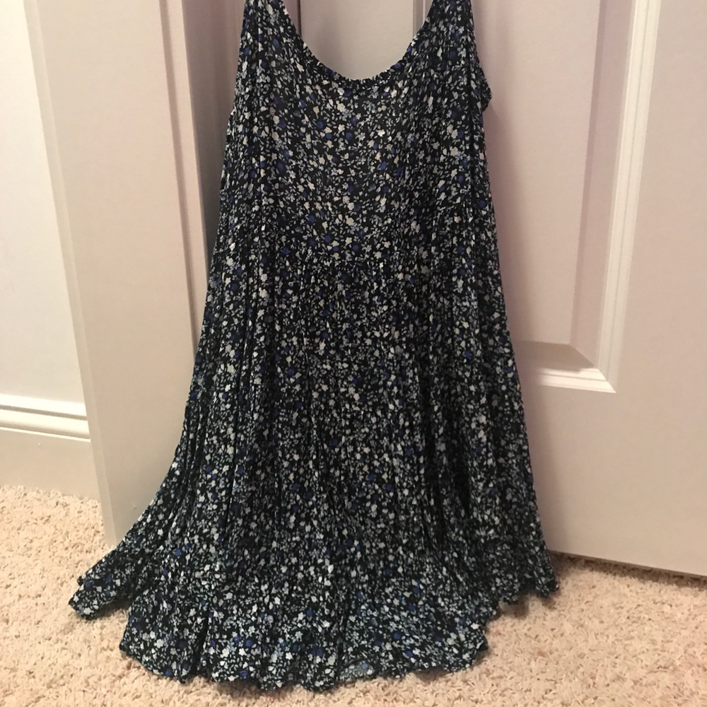Don’t Ask Why dress by American Eagle - Picture 3 of 6